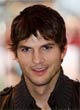 Les comptes Twitter et Foursquare d'Ashton Kutcher piratés